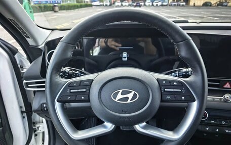 Hyundai Elantra, 2023 год, 1 670 000 рублей, 12 фотография
