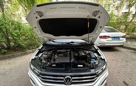 Volkswagen T-Roc I, 2022 год, 1 390 222 рублей, 3 фотография
