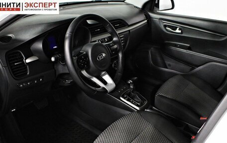 KIA Rio IV, 2018 год, 1 357 000 рублей, 10 фотография