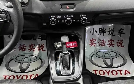 Honda Vezel, 2023 год, 2 200 000 рублей, 12 фотография