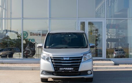 Toyota Noah III, 2016 год, 1 900 000 рублей, 3 фотография