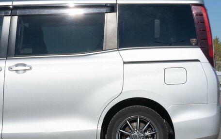 Toyota Noah III, 2016 год, 1 900 000 рублей, 9 фотография