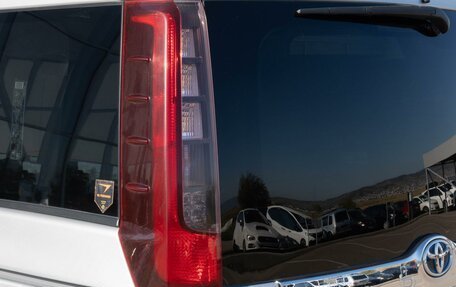Toyota Noah III, 2016 год, 1 900 000 рублей, 10 фотография