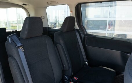 Toyota Noah III, 2016 год, 1 900 000 рублей, 15 фотография