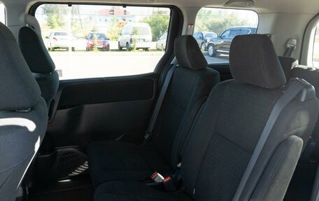 Toyota Noah III, 2016 год, 1 900 000 рублей, 12 фотография