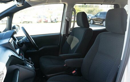 Toyota Noah III, 2016 год, 1 900 000 рублей, 13 фотография