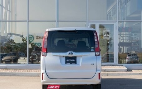 Toyota Noah III, 2016 год, 1 900 000 рублей, 4 фотография