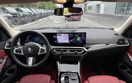 BMW 3 серия, 2023 год, 2 700 000 рублей, 14 фотография