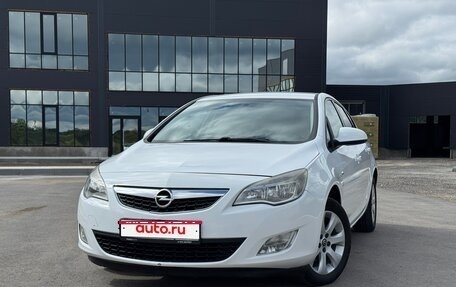 Opel Astra J, 2011 год, 630 000 рублей, 1 фотография