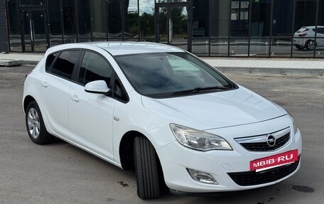 Opel Astra J, 2011 год, 630 000 рублей, 5 фотография