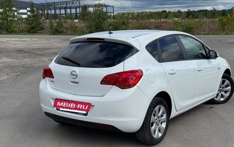 Opel Astra J, 2011 год, 630 000 рублей, 4 фотография