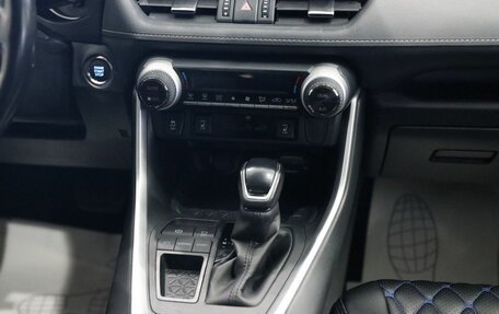 Toyota RAV4, 2021 год, 3 200 000 рублей, 17 фотография