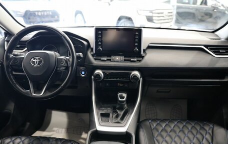 Toyota RAV4, 2021 год, 3 200 000 рублей, 11 фотография