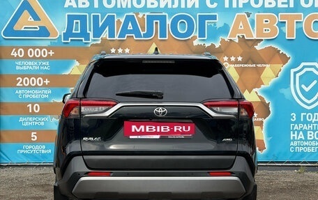 Toyota RAV4, 2021 год, 2 990 000 рублей, 5 фотография