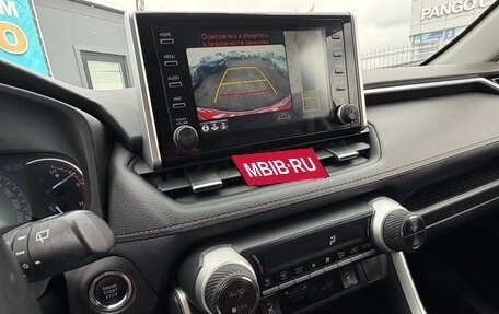Toyota RAV4, 2021 год, 2 990 000 рублей, 18 фотография