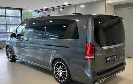 Mercedes-Benz V-Класс, 2017 год, 6 200 000 рублей, 4 фотография