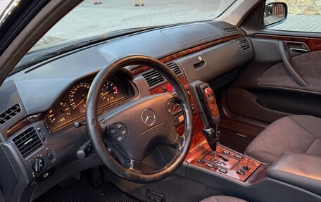 Mercedes-Benz E-Класс, 2001 год, 750 000 рублей, 10 фотография