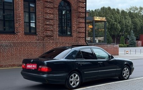Mercedes-Benz E-Класс, 2001 год, 750 000 рублей, 3 фотография