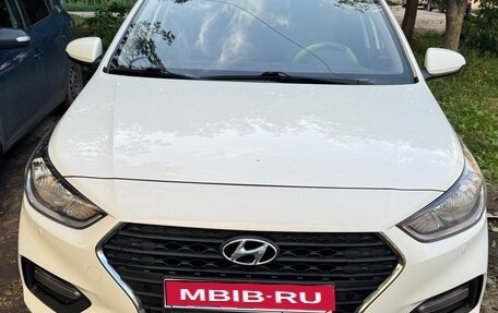Hyundai Solaris II рестайлинг, 2017 год, 1 050 000 рублей, 1 фотография