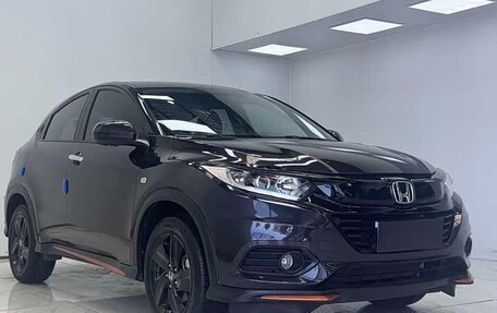 Honda Vezel, 2022 год, 1 270 000 рублей, 3 фотография