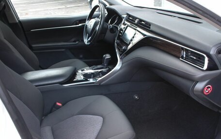 Toyota Camry, 2018 год, 2 210 000 рублей, 12 фотография