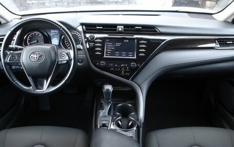 Toyota Camry, 2018 год, 2 210 000 рублей, 15 фотография