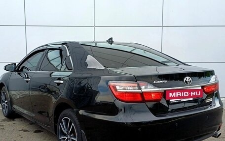 Toyota Camry, 2017 год, 1 920 000 рублей, 8 фотография