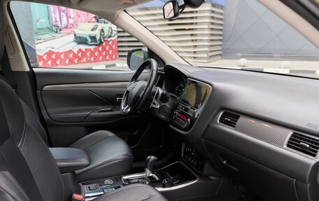 Mitsubishi Outlander III рестайлинг 3, 2019 год, 2 548 000 рублей, 6 фотография