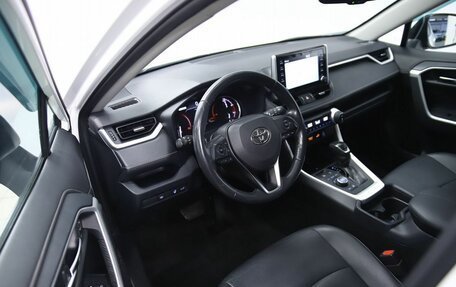 Toyota RAV4, 2022 год, 3 890 000 рублей, 10 фотография