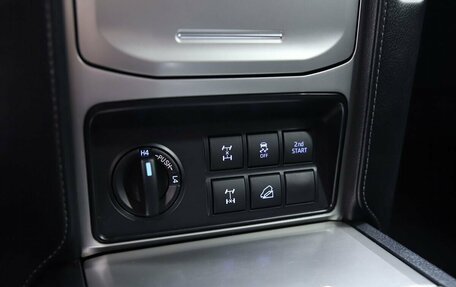 Toyota Land Cruiser Prado 150 рестайлинг 2, 2018 год, 5 350 000 рублей, 21 фотография