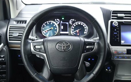 Toyota Land Cruiser Prado 150 рестайлинг 2, 2018 год, 5 350 000 рублей, 17 фотография