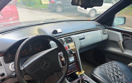 Mercedes-Benz E-Класс, 1995 год, 215 000 рублей, 7 фотография