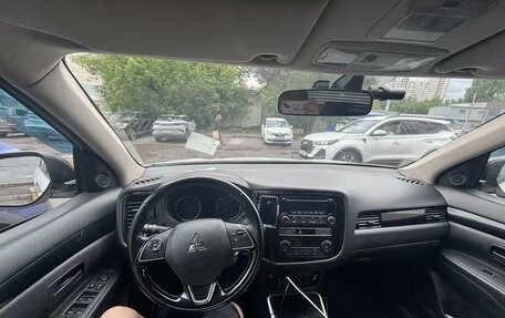 Mitsubishi Outlander III рестайлинг 3, 2019 год, 1 600 000 рублей, 5 фотография