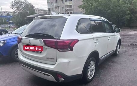 Mitsubishi Outlander III рестайлинг 3, 2019 год, 1 600 000 рублей, 4 фотография
