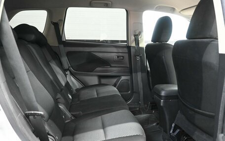 Mitsubishi Outlander III рестайлинг 3, 2017 год, 1 799 900 рублей, 13 фотография