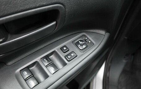 Mitsubishi Outlander III рестайлинг 3, 2017 год, 1 799 900 рублей, 20 фотография