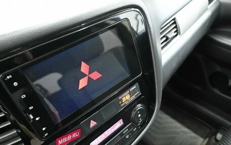 Mitsubishi Outlander III рестайлинг 3, 2017 год, 1 799 900 рублей, 16 фотография