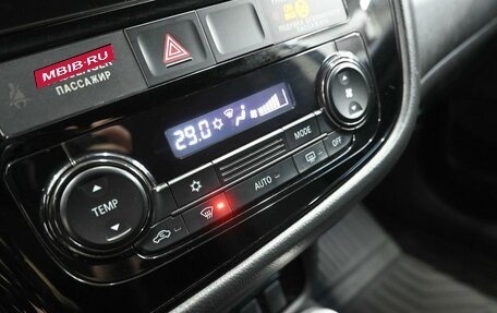 Mitsubishi Outlander III рестайлинг 3, 2017 год, 1 799 900 рублей, 17 фотография
