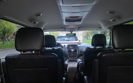 Chrysler Voyager IV, 2012 год, 1 460 000 рублей, 10 фотография