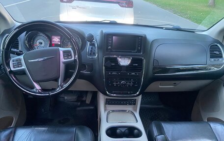 Chrysler Voyager IV, 2012 год, 1 460 000 рублей, 12 фотография