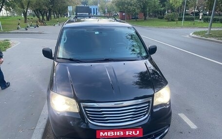 Chrysler Voyager IV, 2012 год, 1 460 000 рублей, 3 фотография