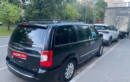 Chrysler Voyager IV, 2012 год, 1 460 000 рублей, 5 фотография