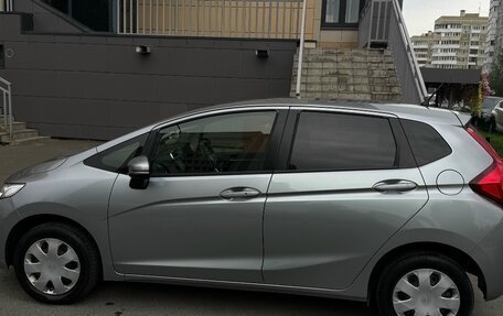 Honda Fit III, 2013 год, 930 000 рублей, 2 фотография