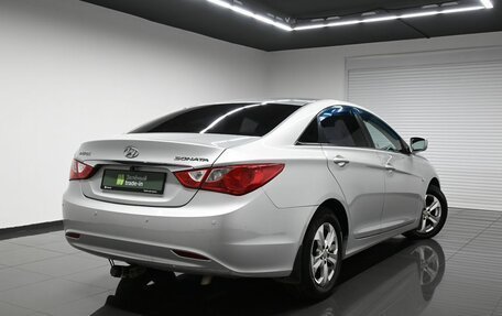 Hyundai Sonata VI, 2011 год, 845 000 рублей, 2 фотография