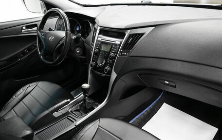 Hyundai Sonata VI, 2011 год, 845 000 рублей, 13 фотография