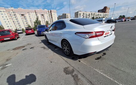 Toyota Camry, 2021 год, 2 750 000 рублей, 2 фотография