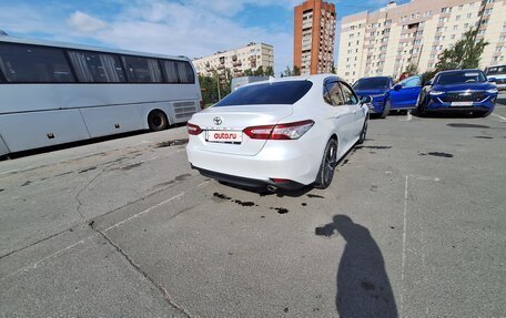 Toyota Camry, 2021 год, 2 750 000 рублей, 5 фотография