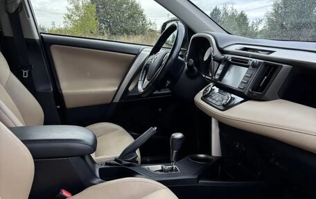 Toyota RAV4, 2015 год, 2 200 000 рублей, 10 фотография