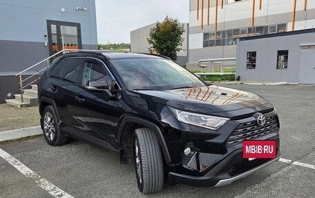 Toyota RAV4, 2021 год, 3 700 000 рублей, 3 фотография