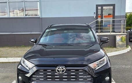 Toyota RAV4, 2021 год, 3 700 000 рублей, 2 фотография